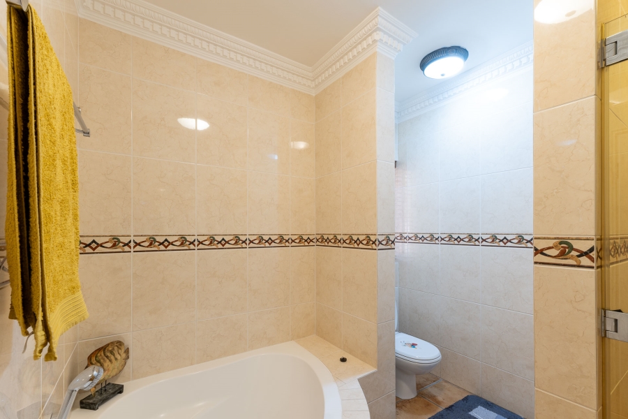 4 Bedroom Property for Sale in Heatherlands Western Cape